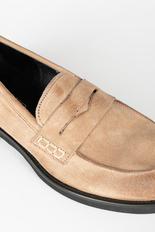 Bracciano sand moccasin.