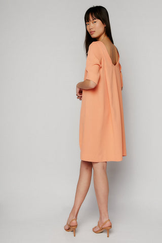 VESTIDO PLIEGUE Y ESCOTE EN ESPALDA ALBARICOQUE