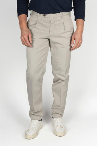 Pantalón My Myths gris claro con pinzas