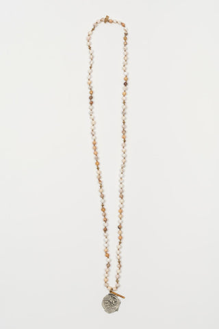 Light beige Arvyn necklace